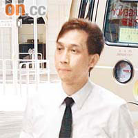 阿　明：「平時多旅巴出入，現場經常好塞，要警員嚟驅趕。」