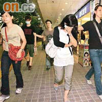 藥房女東主及男職員被帶署扣查。