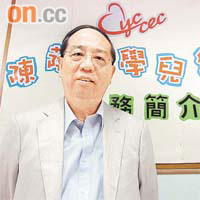 施祖祥尋日同愛女Karen齊齊出席專收自閉兒童嘅幼兒園簡介會。