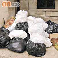 經過數天會議後，立法會共收集到十幾袋垃圾。