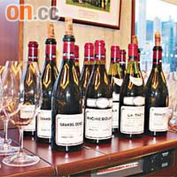 杜振源送上十五支法國靚紅酒，價值近二十萬元。