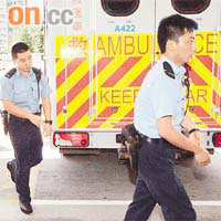 其中三名受傷警員送院治療。
