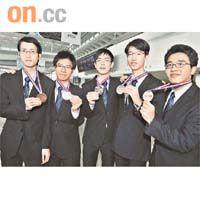 梁亦樂(左起)、鄧偉豪、馬向辰、盧安迪及曾學勤為港於國際物理奧林匹克奪一金一銀三銅佳績。