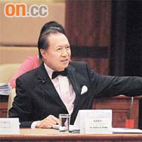 吳斌透露兩間銀行違規轉移客戶個人資料。
