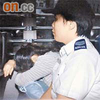 女被告陳秀霞涉以刀威脅前男友復合。