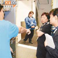 有乘客不滿，指罵機組人員。
