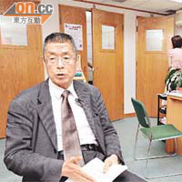 劉詩昆指已發委託書予員工到琴行分校了解，但仍被拒。