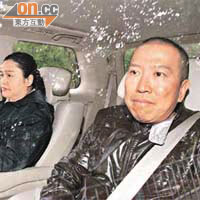 陳振聰（右）提司法覆核反對稅局追稅，左為其妻。	（資料圖片）