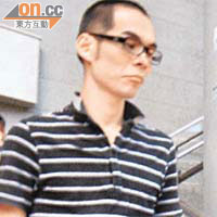 男被告黃嘉倫和女被告謝瑋琦獲判無罪釋放後，輕鬆離開法院。