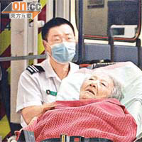 內地老婦遇劫受驚送院。