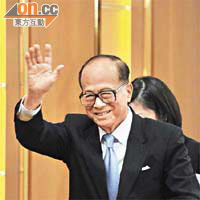 李嘉誠說，基金會未來十年捐出的款項一定比過去三十年多。