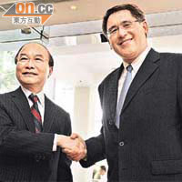 黃嘉純（右）與黃華麒昨雙雙否認顧問委員會為港台「太上皇」之說。