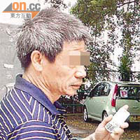 圖為四驅車司機接受調查。	讀者提供