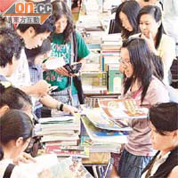 貧窮家庭每年皆要為開學支出煩惱，希望提早取得書簿津貼。	資料圖片