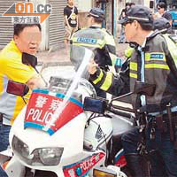 警員向司機調查後將他拘捕。