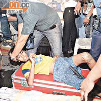 在挾持事件現場附近遭流彈射傷的小童送院救治。特派記者馬尼拉傳真