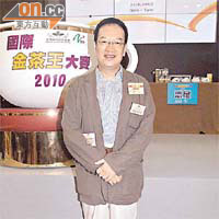 黃家和心目中最有味道嘅奶茶係海安咖啡室靚奶茶。