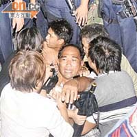 門多薩弟弟被警方拘捕，觸怒門多薩開槍。	資料圖片