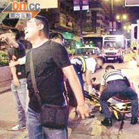 救護員為兩名傷者急救時，有大漢在旁喝止記者拍照。