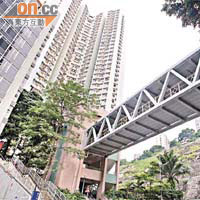 房委會入稟控告東欣苑業主立案法團違反大廈公契，沒有維修行人天橋的升降機。