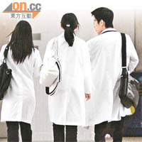 據醫管局推算，到二○一六年全港公立醫院將欠二百二十九名醫生。 資料圖片