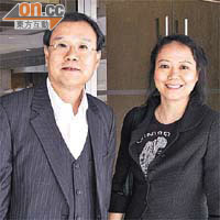 義助鄧綺瑜的大律師郭錦焜（左）和周美儀表示，社署有責任將退回的租金發放給綜援戶。