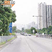大埔南運路與廣福道交界的目的地指示牌，有約百米距離，駕駛者只能隱約見到往沙田方向指示。