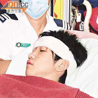 男生頭部被扑傷經包紮送院。