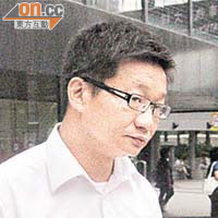 首被告潘國球被指利用妻子報檔交收賄款。
