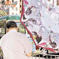 被告劉鎮民應訊後匆匆離開法庭，逃避傳媒拍攝。