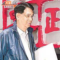 陳永孫匆匆走入廉署,未有詳談事件。