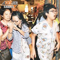 部分居民身穿睡衣逃生，極為狼狽。