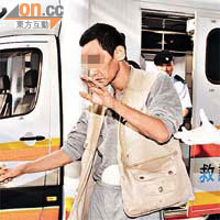 大鬧校園的精神病漢送院檢驗。