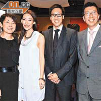 陳浩寧（左二）獲獎，媽媽（左一）、哥哥浩弘（右二）同爸爸陳裕光都戥佢高興。