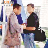 中環<br>假和尚在中環向一名外籍遊客兜售護身符，獲對方捐款五百元。