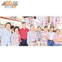 一眾區會主席喺台北士林夜市合照，右起為王國強、孫啟昌、李德康、梁志祥、陳東、陳振彬、馬月霞同韋國洪。	王國強提供圖片