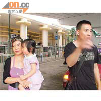 三名內地的士乘客受驚，自行離去。