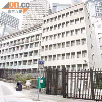 政府總部西座原址或會興建一幢約三十二層樓高的甲級寫字樓。
