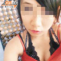 鄧女夢想成為模特兒，常將性感照片放上網。