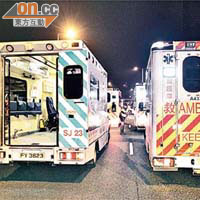 多輛救護車到場接載傷者。