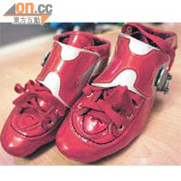王蘊妮為亞運訂製了新滾軸溜冰鞋。