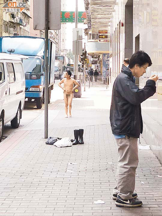 色迷裸男通街捉女人