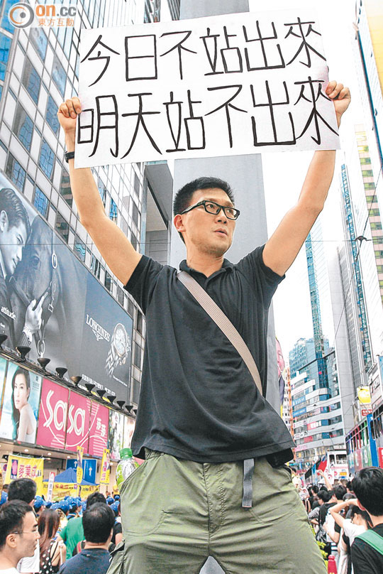 無懼風雨齊上街