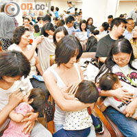 150媽媽集體餵哺推廣母乳