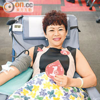 政壇：譚麗琼捐出第一滴血