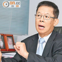 政壇：許照中破例減佣吸客