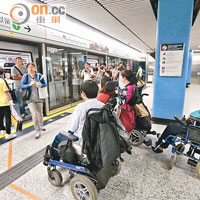 輪椅人士測試港鐵障礙多 