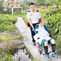 單車老手墮坑險飛落海