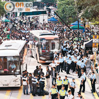警校變拘留營安排惹不滿
