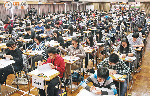 近半不達標 文憑試考生中文差過英文